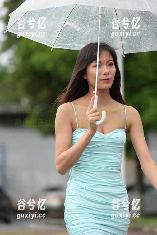 魔镜街拍 - 听说这是艾小青的新尝试，旗袍街拍在线原图，给你不一样的惊喜。