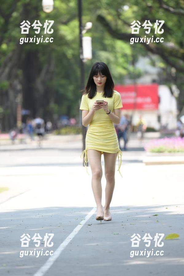 魔镜街拍的黑色皮裤美女正式上线，下载这个写真集，流口水准备好了吗？