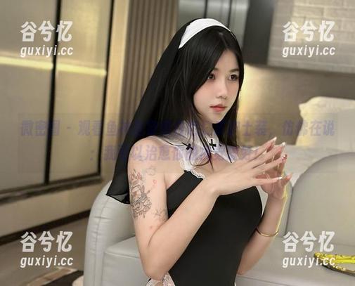 微密圈 - 观看鱼神鱼穿着白色漆皮护士装，仿佛在说：我可以治愈你的视觉疲劳！