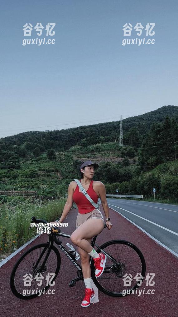 微密圈 - 最新尝试！鹿瑶的“女友”概念，在看了之后我有点想不明白……